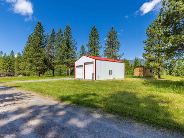 17151 Sullivan Lake Rd, Metaline Falls, WA 99139