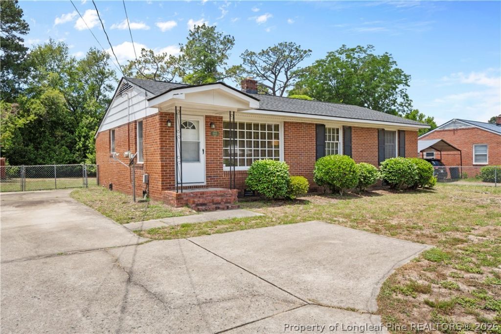 1910 Ireland Drive, Fayetteville, NC 28304 Main Photo