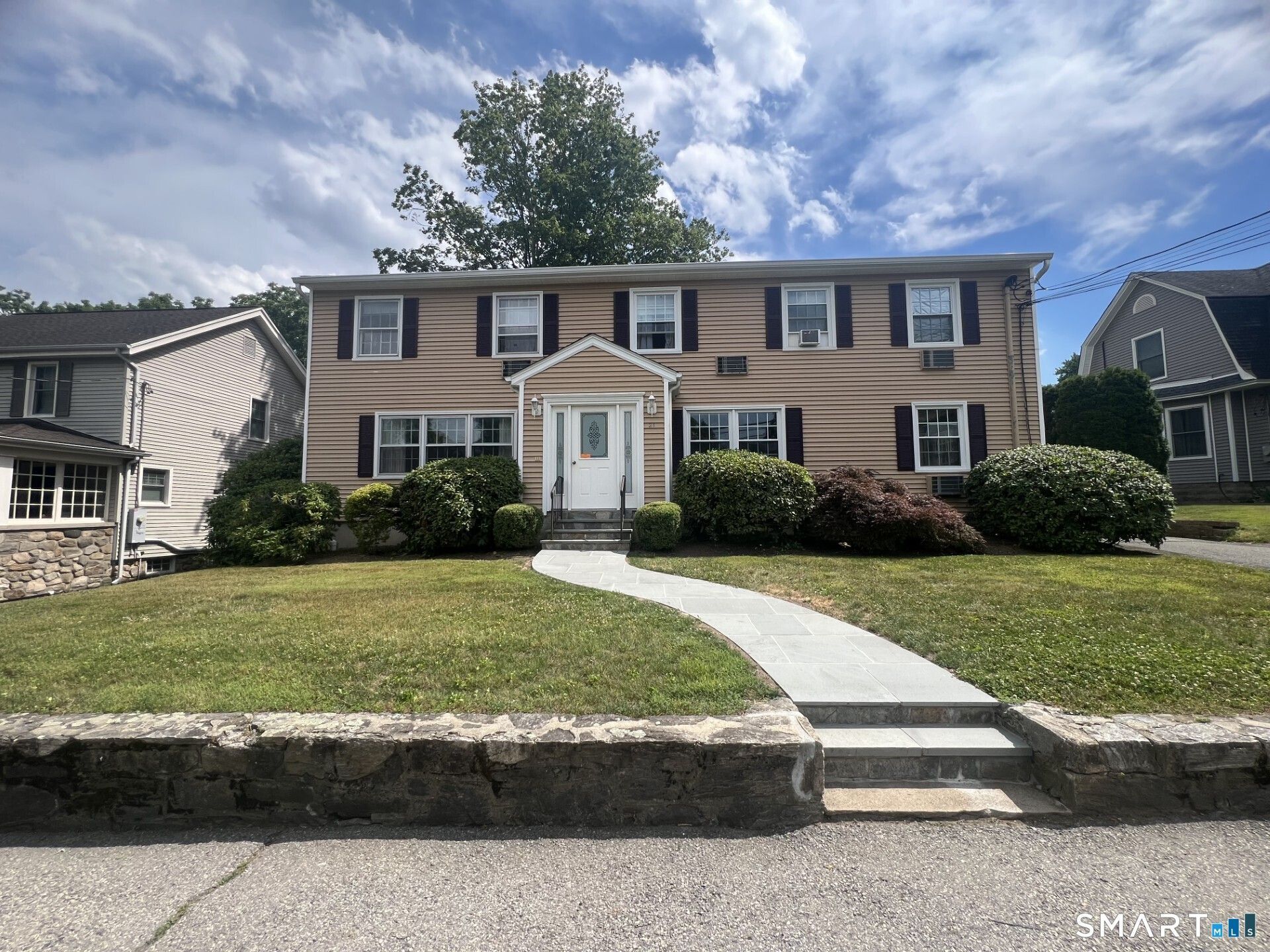 21 Leonard, Stamford, CT 06906 Main Photo