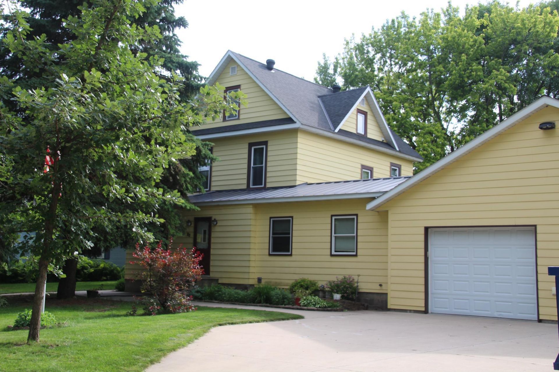 120 3rd Street W, Hector, MN 55342