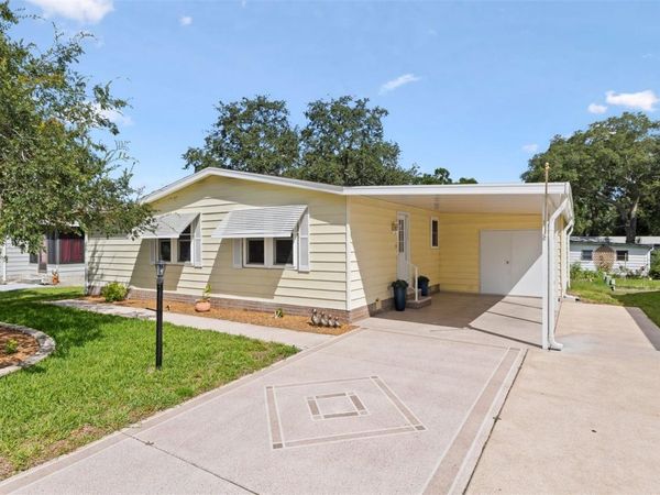 1726 HILTON HEAD BOULEVARD, LADY LAKE, FL 32159