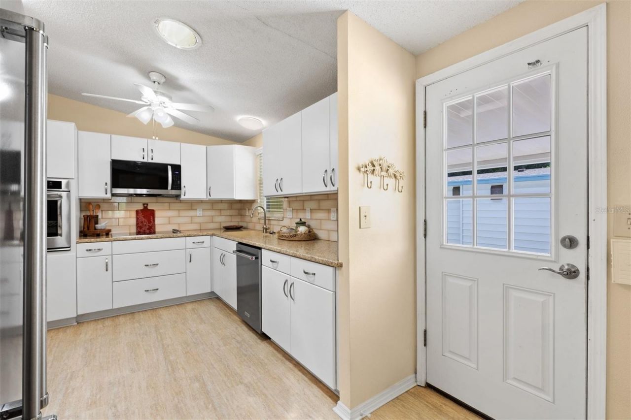 1726 Hilton Head Boulevard, Lady Lake, FL 32159 Photo