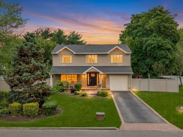 11 Ann Court , North Babylon, NY 11703