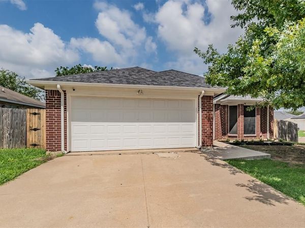 7000 Rovato Drive, Arlington, TX 76001