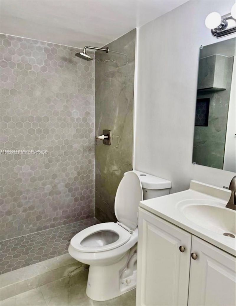 16909 N Bay Rd , Unit 116, Sunny Isles Beach, FL 33160 Photo