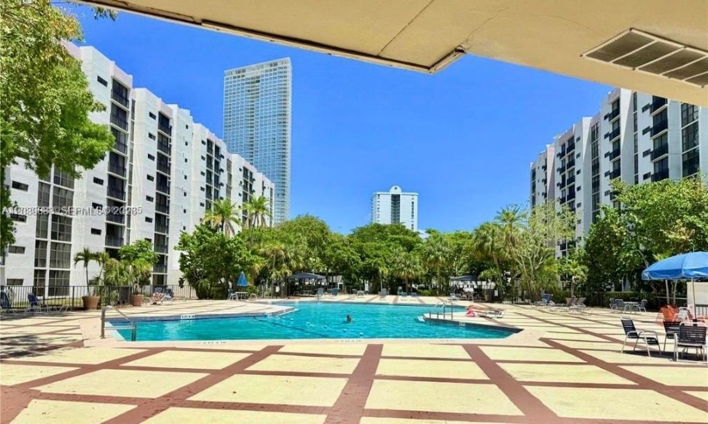 16909 N Bay Rd , Unit 116, Sunny Isles Beach, FL 33160 Photo