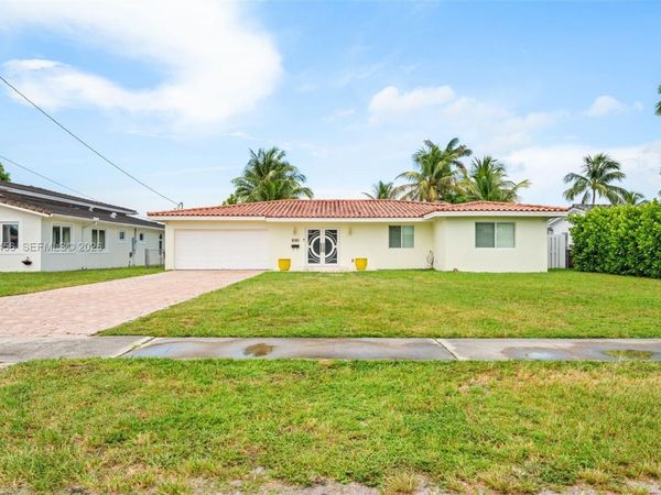 6185 W 10th Ave , Hialeah, FL 33012