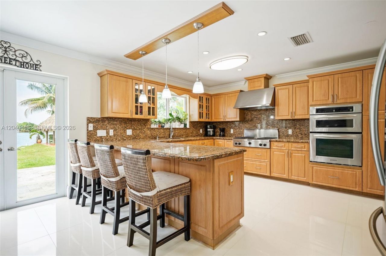 6185 W 10th Ave , Hialeah, FL 33012 Photo
