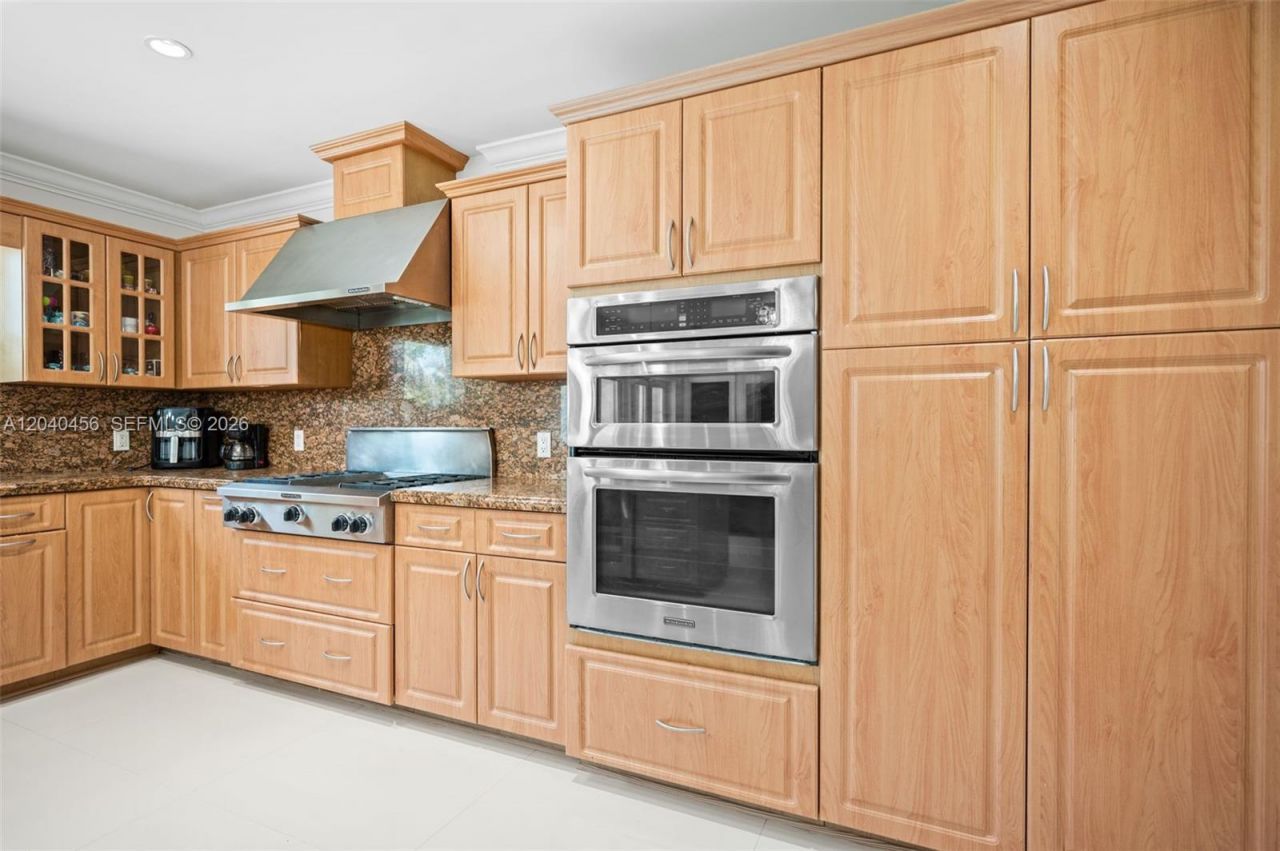 6185 W 10th Ave , Hialeah, FL 33012 Photo