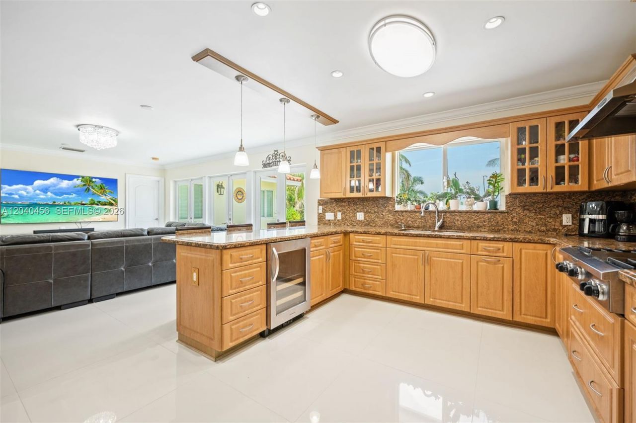 6185 W 10th Ave , Hialeah, FL 33012 Photo