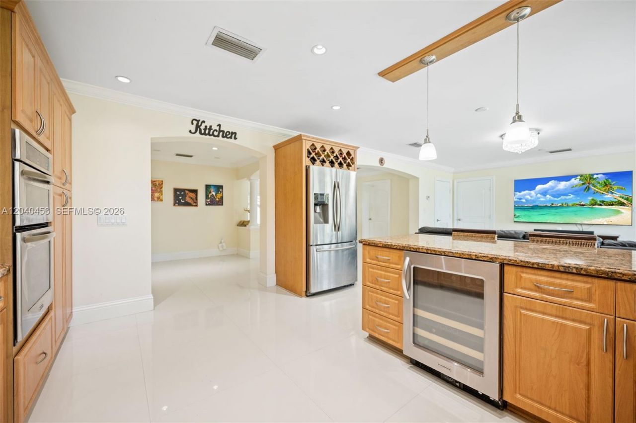 6185 W 10th Ave , Hialeah, FL 33012 Photo