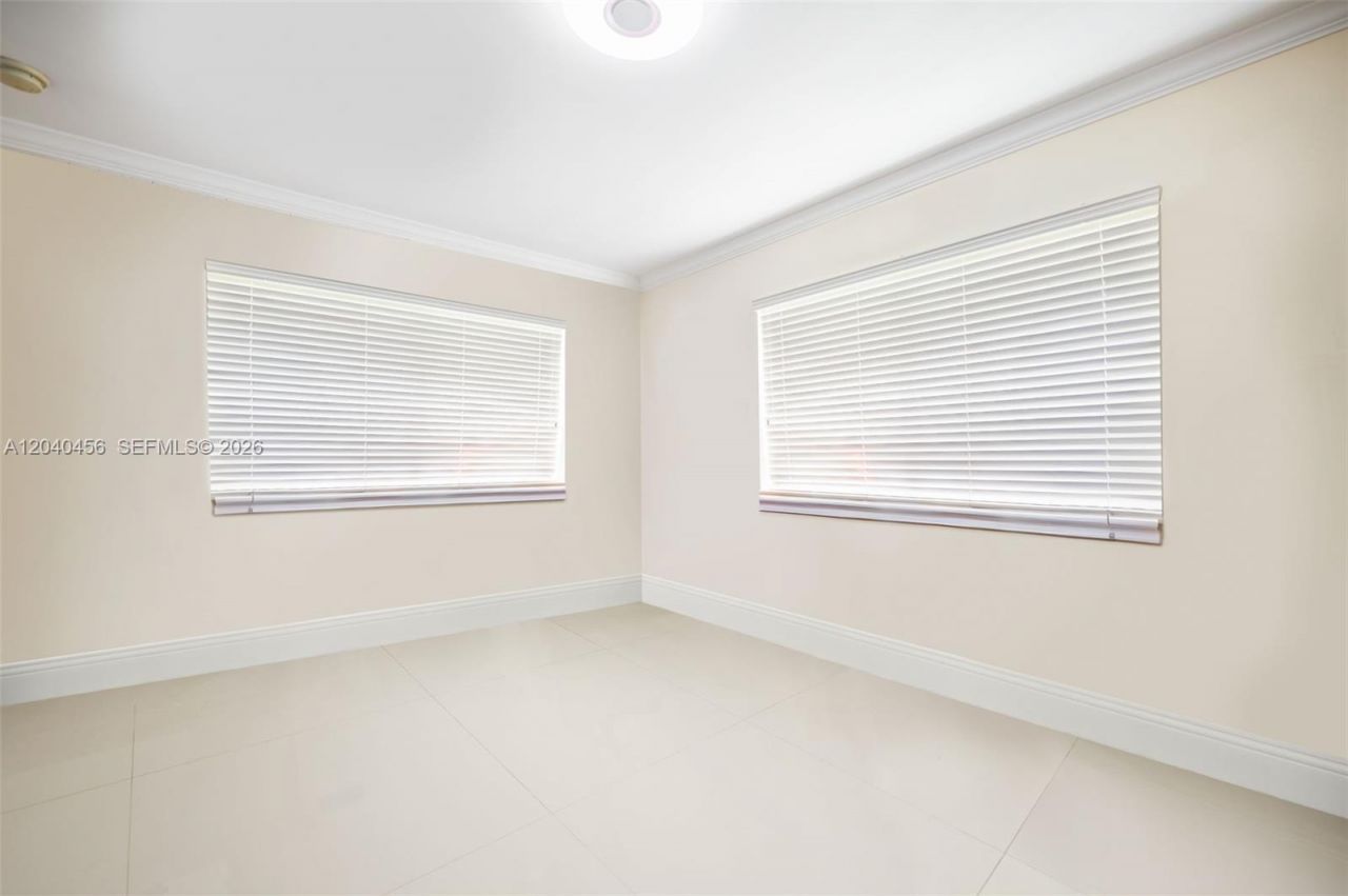 6185 W 10th Ave , Hialeah, FL 33012 Photo