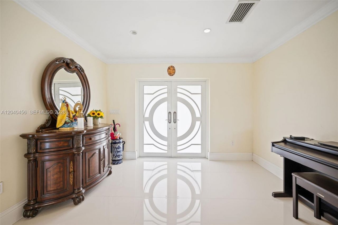 6185 W 10th Ave , Hialeah, FL 33012 Photo