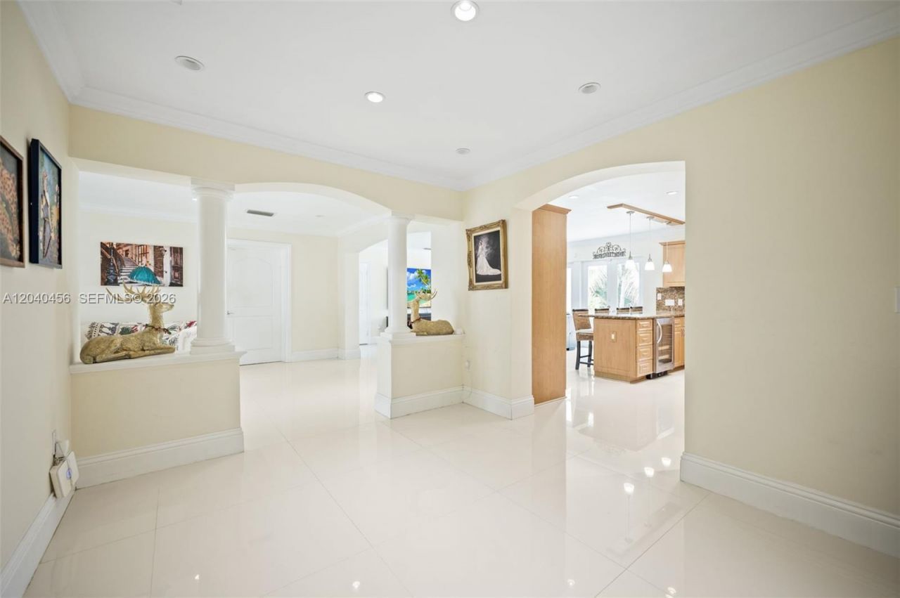 6185 W 10th Ave , Hialeah, FL 33012 Photo