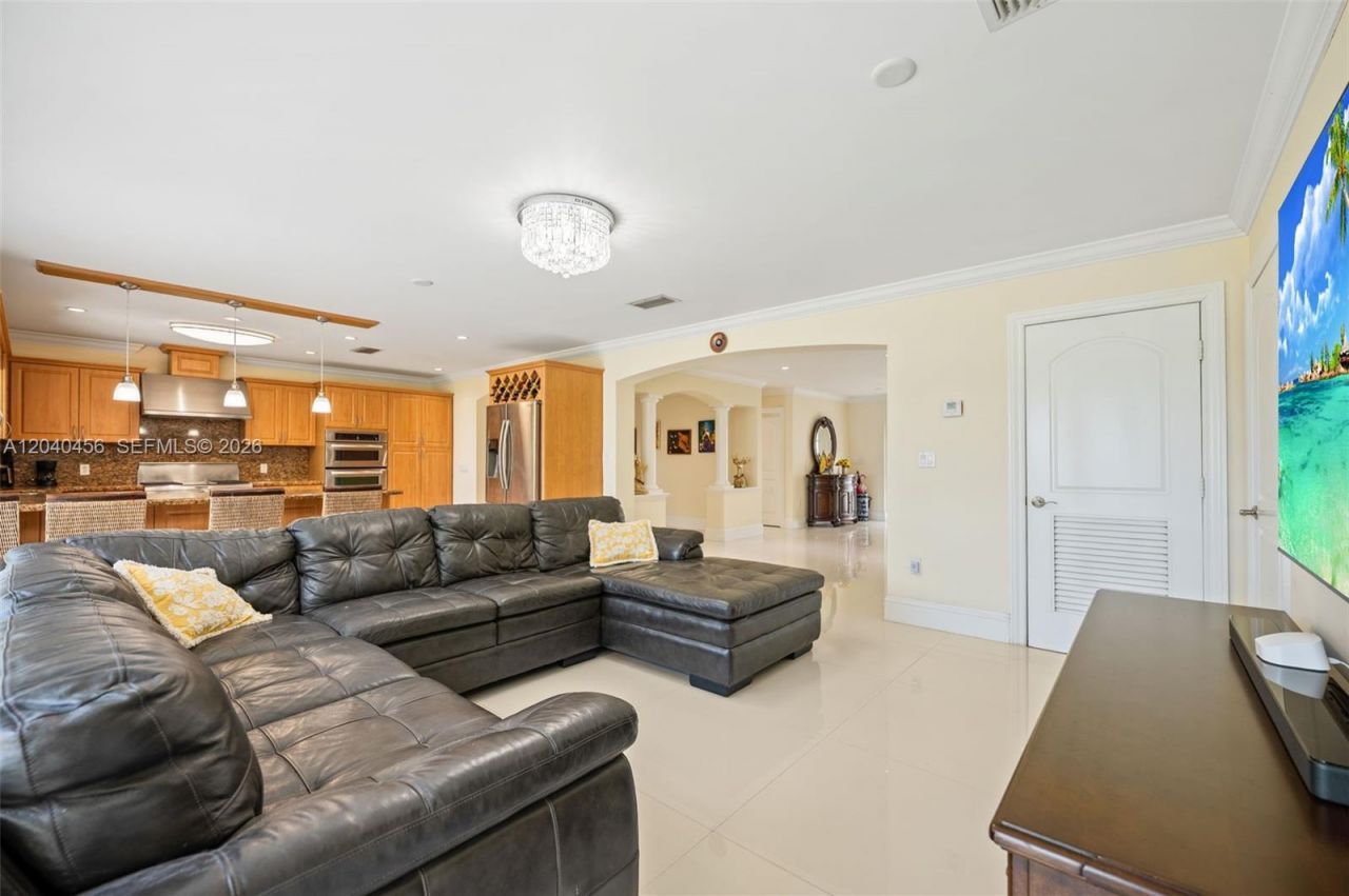 6185 W 10th Ave , Hialeah, FL 33012 Photo