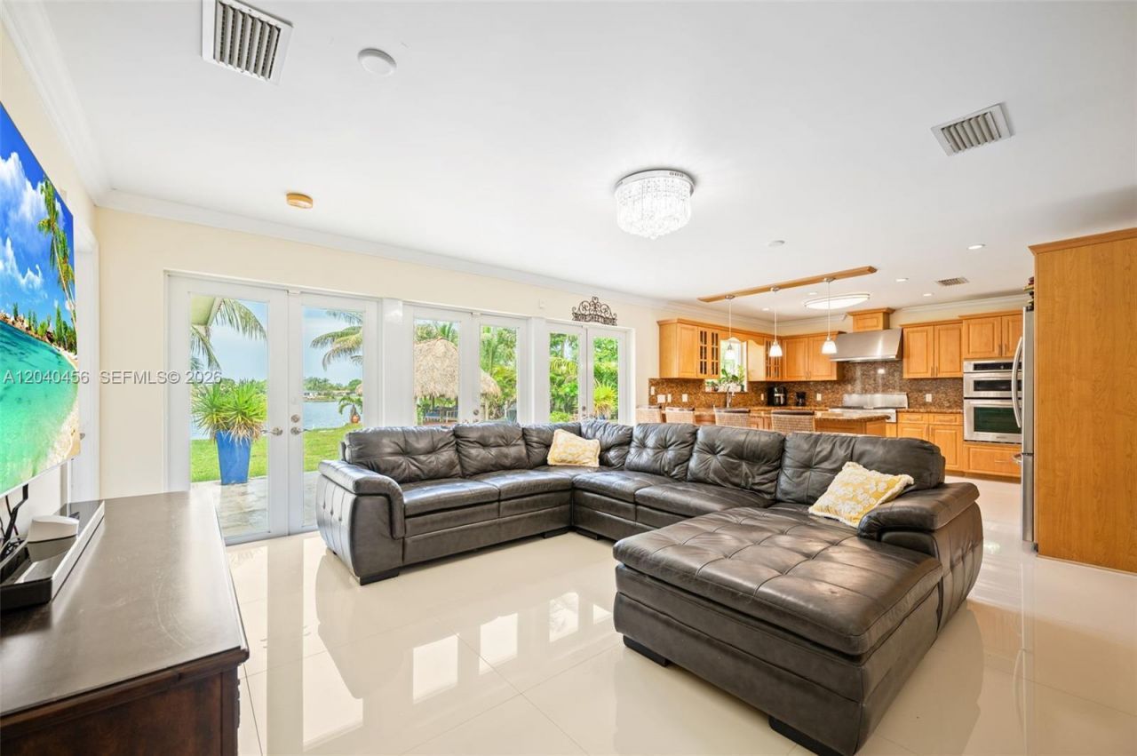 6185 W 10th Ave , Hialeah, FL 33012 Photo