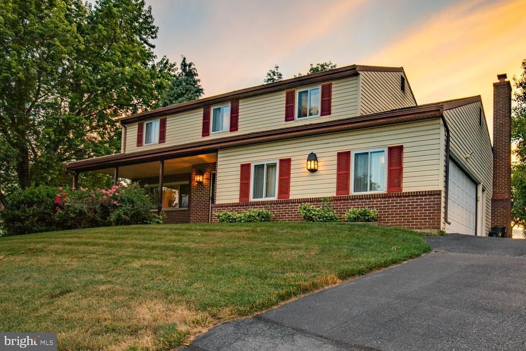 6121 GENEVA DRIVE, EAST PETERSBURG, PA 17520