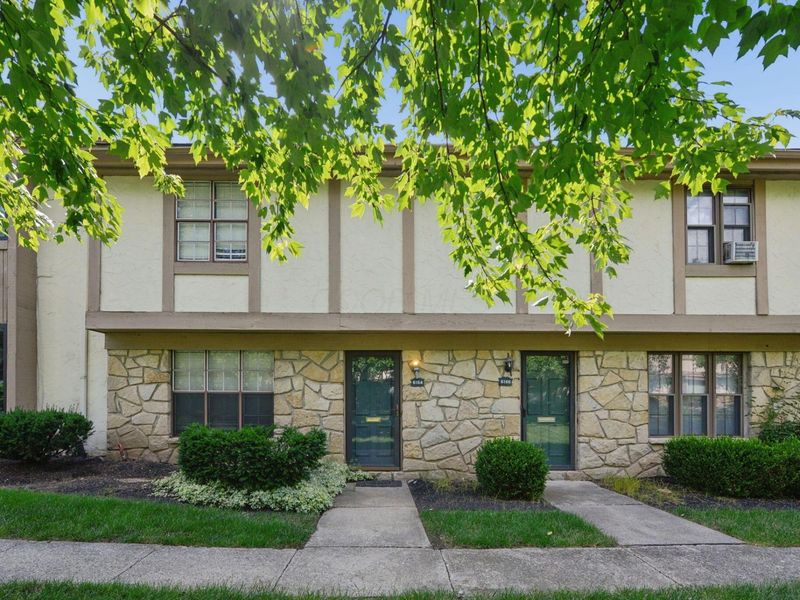 6164 Stornoway Drive S, Unit 6164, Columbus, OH 43213 Photo 2