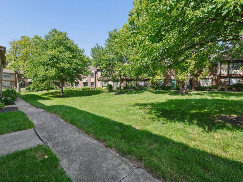 6164 Stornoway Drive S, Unit 6164, Columbus, OH 43213 Photo 3