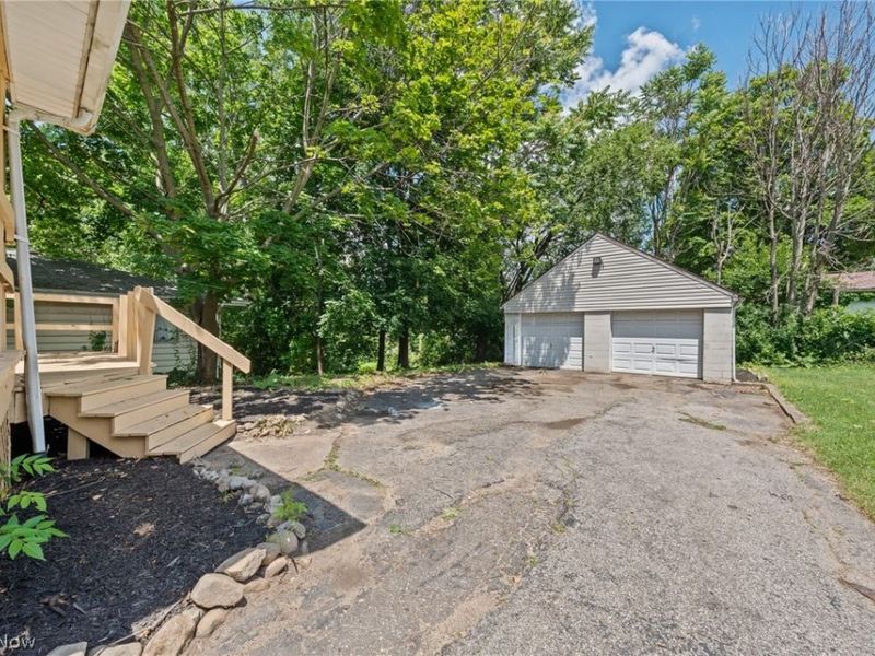 39 E Catawba Avenue, Akron, OH 44301 Photo 3