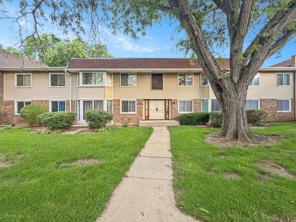 3008 Roberts Drive , Unit 1, Woodridge, IL 60517