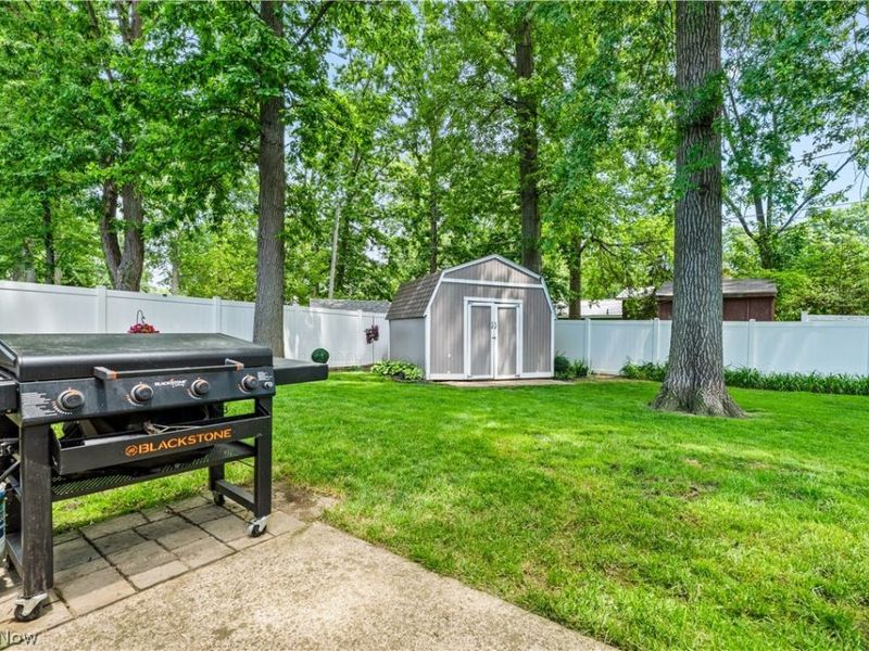 755 Bedford Avenue, Elyria, OH 44035 Photo 8