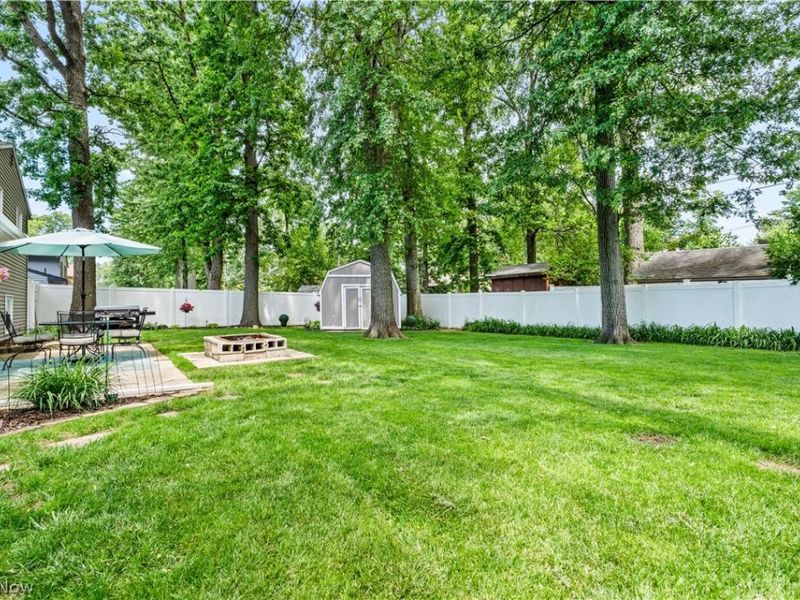 755 Bedford Avenue, Elyria, OH 44035 Photo 9