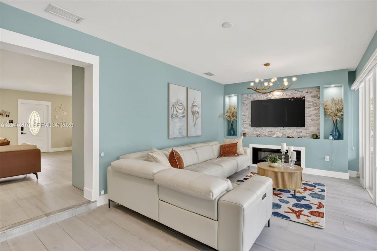 2711 Arthur St , Hollywood, FL 33020 Photo