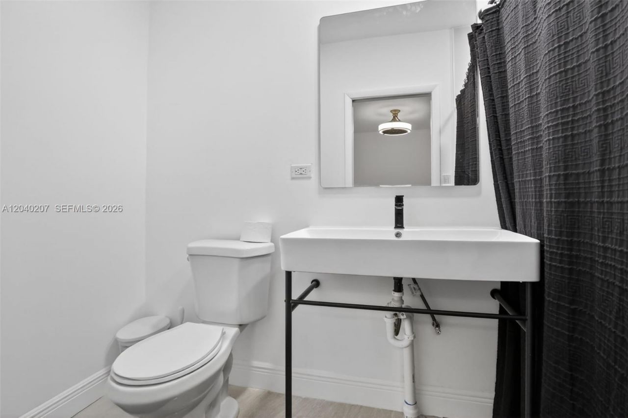 2711 Arthur St , Hollywood, FL 33020 Photo