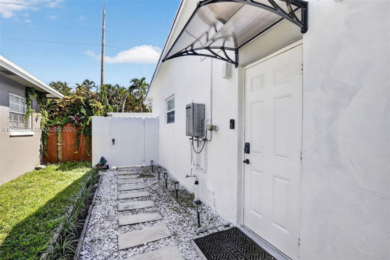 2711 Arthur St , Hollywood, FL 33020 Photo
