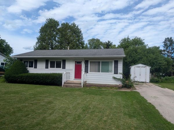 553 Park Ave, Delavan, WI 53115
