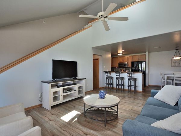 2955 W Drexel Ave, Unit 414, Franklin, WI 53132