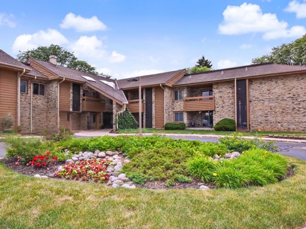 2101 W Good Hope Rd, Unit 111, Glendale, WI 53209