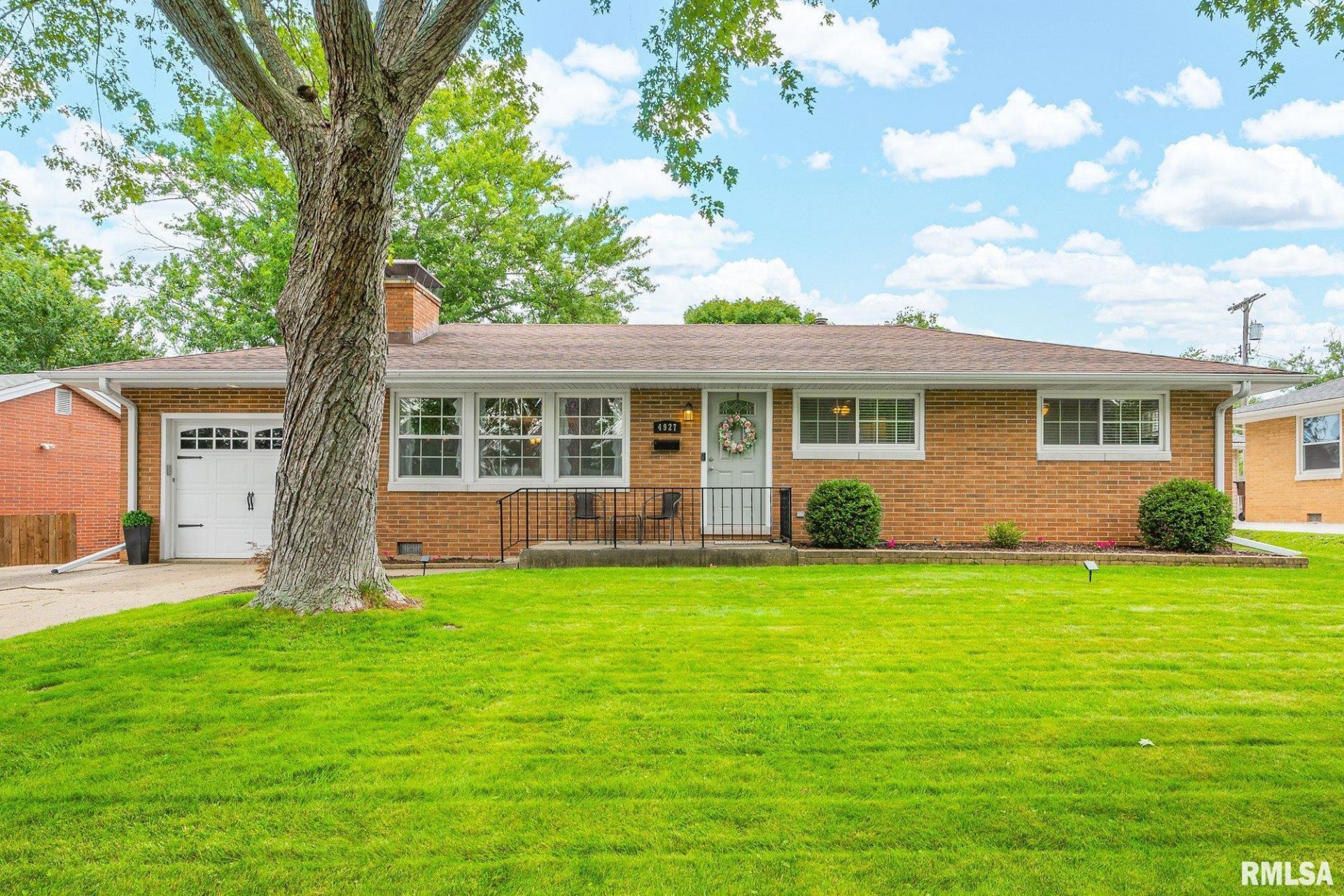 4927 N Bevalon Place, Peoria, IL 61614 Main Photo