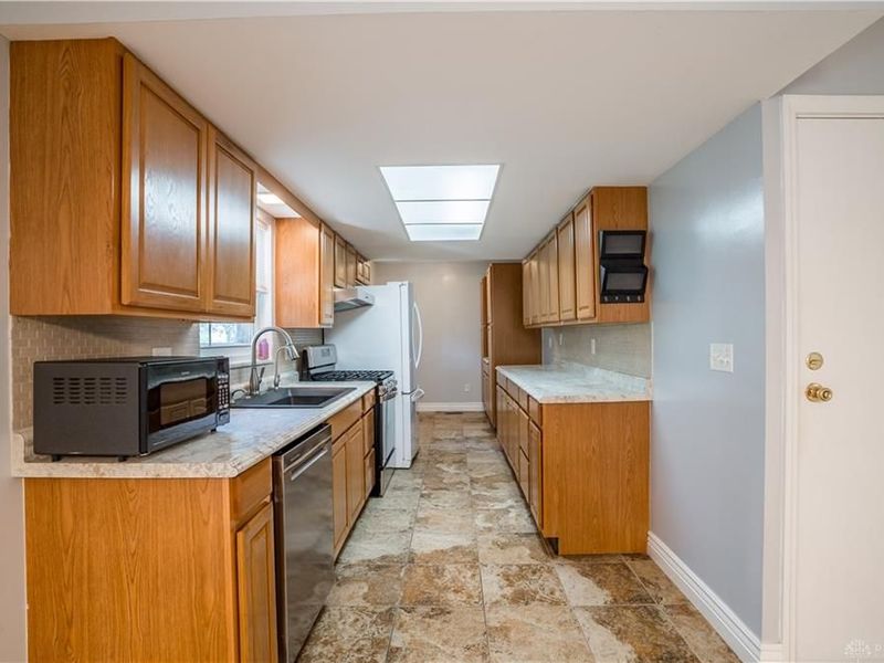 4952 Pepperwood Drive, Riverside, OH 45424 Photo 10