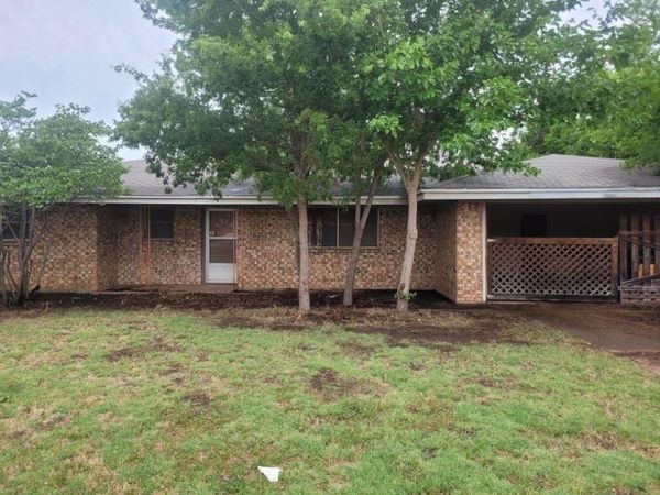 115 S Crescent Drive, Electra, TX 76360