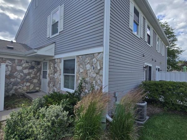 1067 Glouchester Harbor , Schaumburg, IL 60193