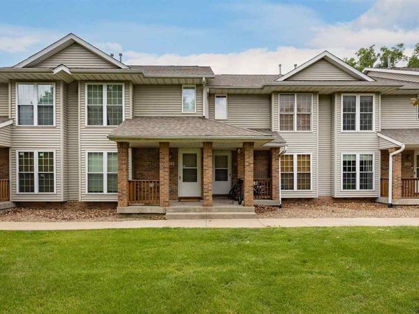 710 West Side Dr, Iowa City, IA 52246