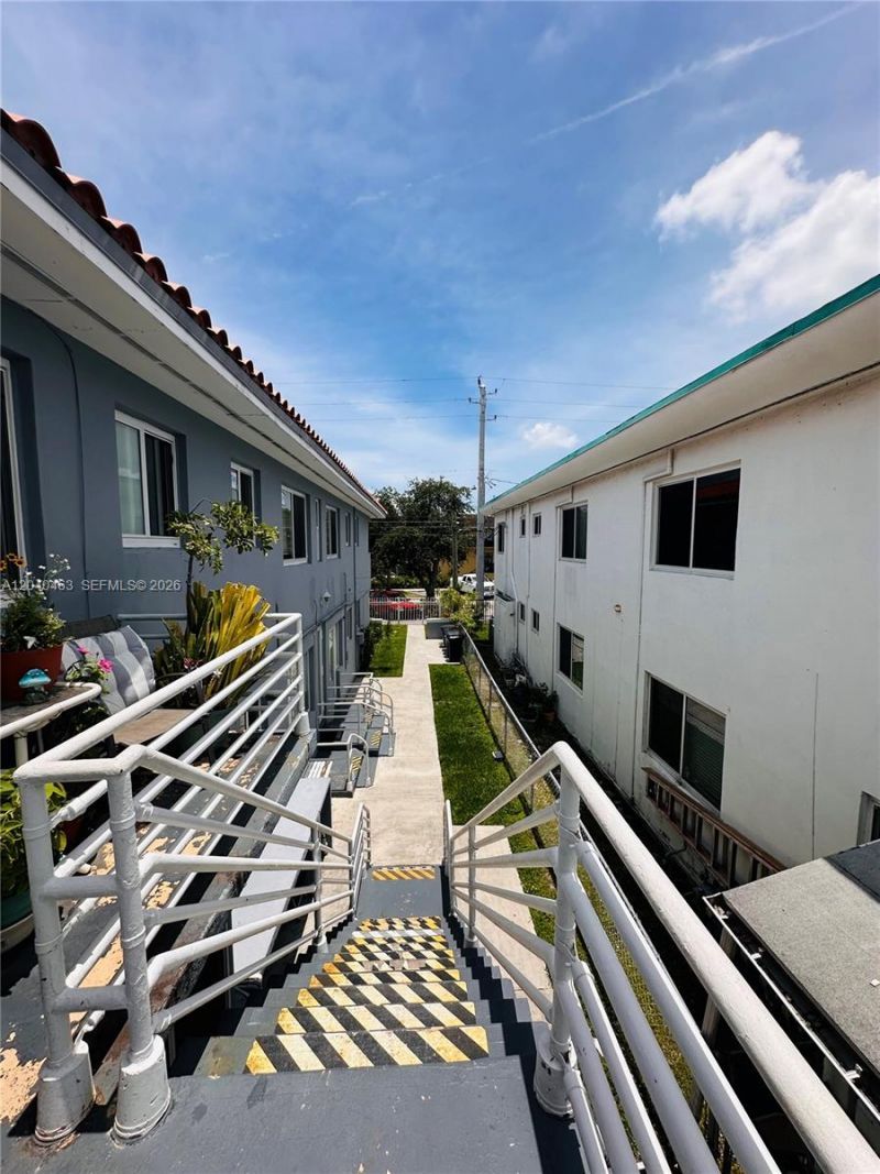 2045 Calais Dr , Unit 7, Miami Beach, FL 33141 Photo