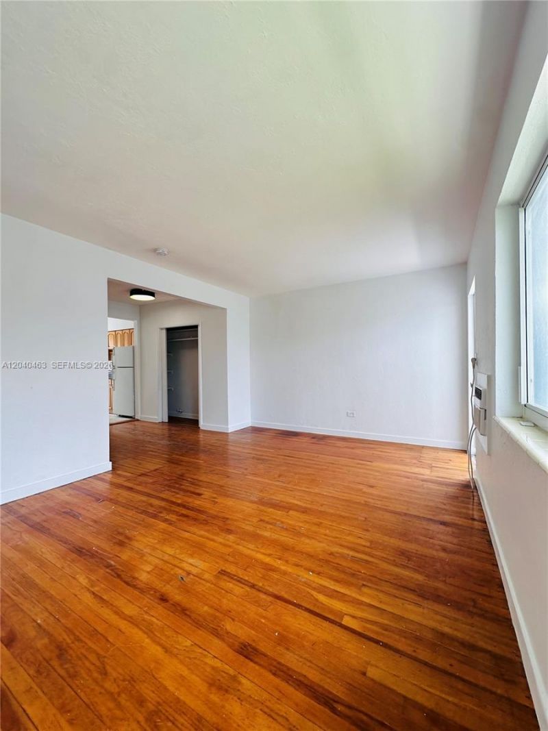 2045 Calais Dr , Unit 7, Miami Beach, FL 33141 Photo