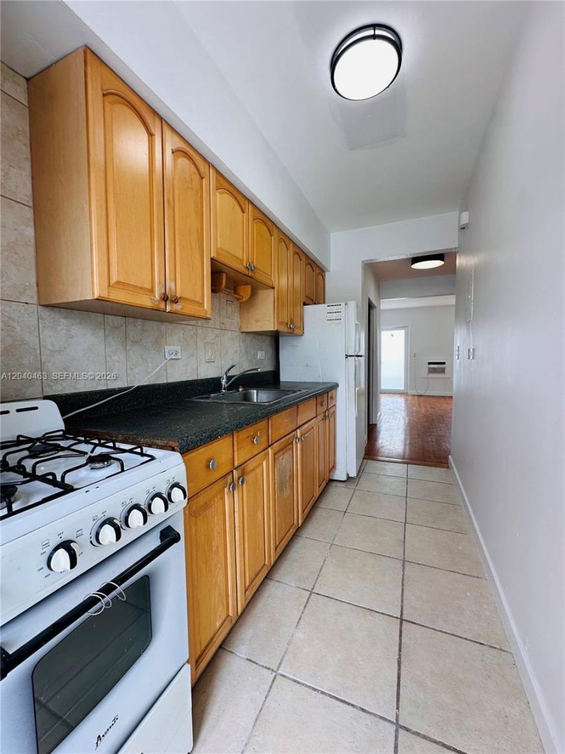 2045 Calais Dr , Unit 7, Miami Beach, FL 33141 Photo