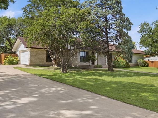 3804 Oak Meadow DR, Round Rock, TX 78681
