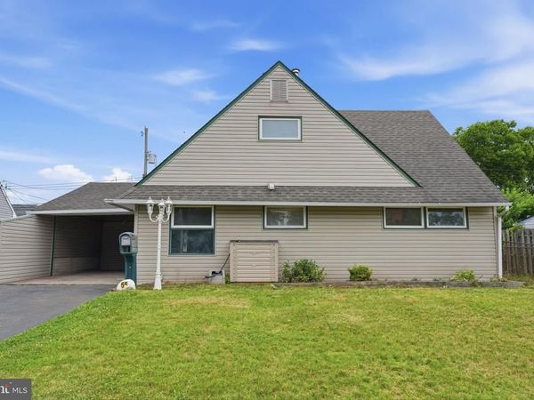55 NATURE LANE , LEVITTOWN, PA 19054