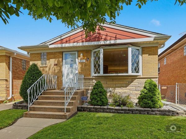 3221 N Pioneer Avenue, Chicago, IL 60634