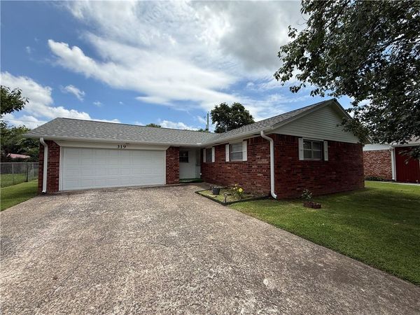 319 Rodric Circle , Siloam Springs, AR 72761