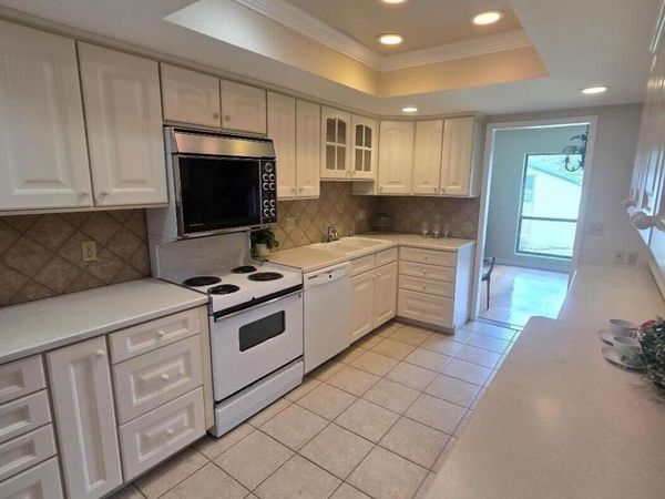 10014 LEISURE Lane N, Unit 42, Jacksonville, FL 32256
