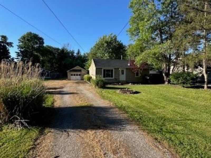 12484 Jackson Drive, Burton, OH 44021 Photo 2