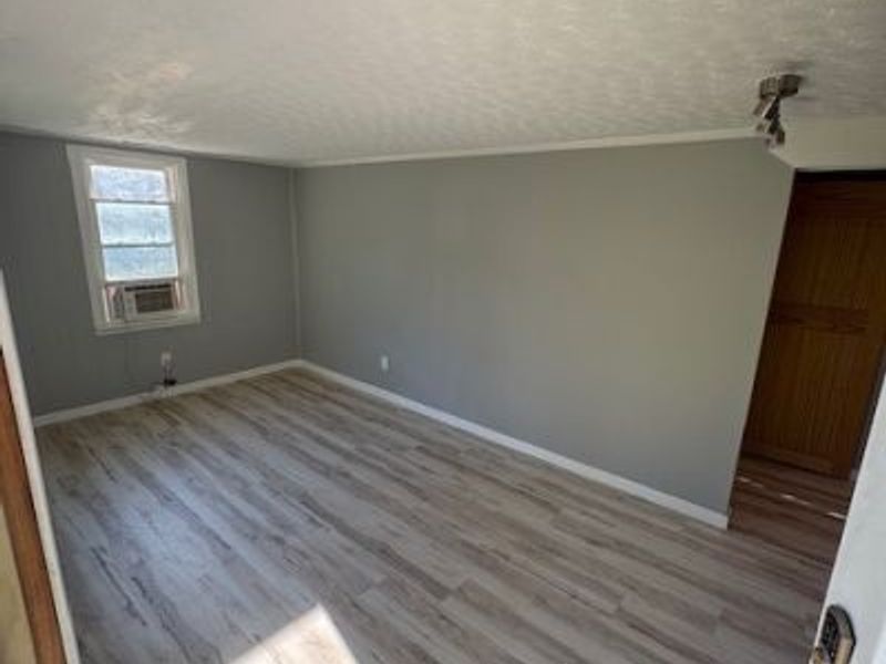 12484 Jackson Drive, Burton, OH 44021 Photo 4