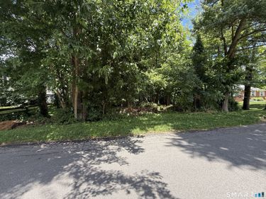 7 Flora, New Fairfield, CT 06812
