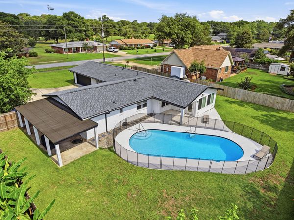 618 NE Country Club Avenue, Fort Walton Beach, FL 32547